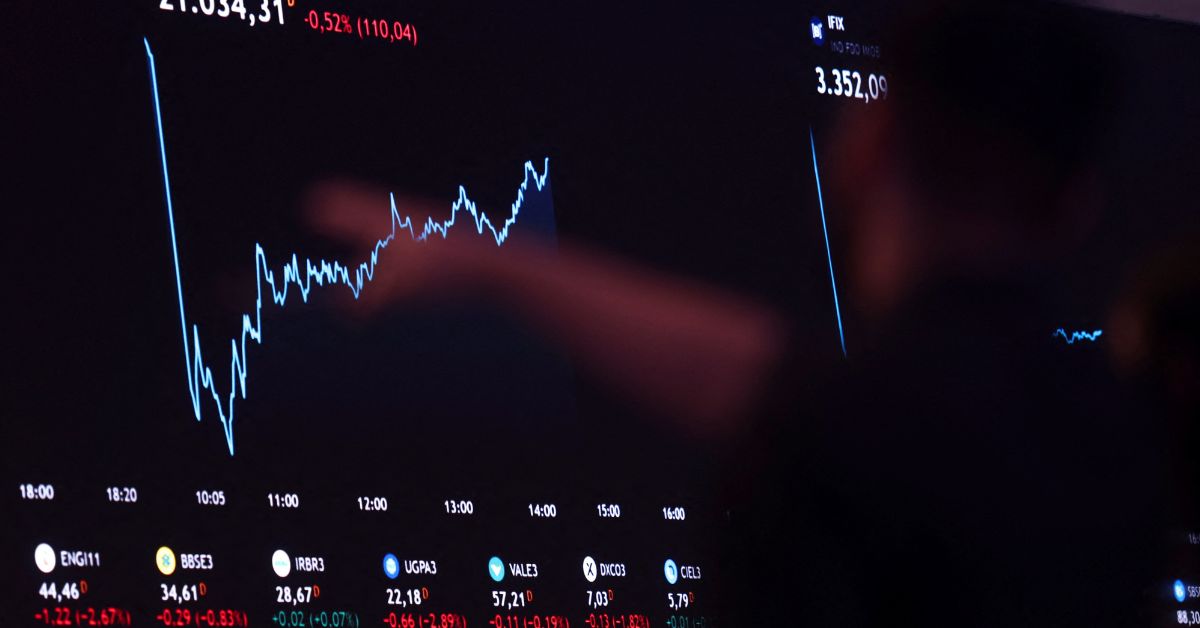 Ibovespa fecha com alta discreta em meio a dados de inflação e receios com tarifas