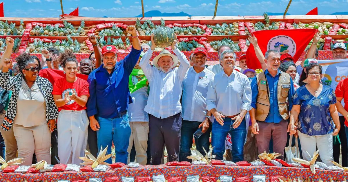 Lula: não tem porquê o Estado ter terra pública porque tem que estar na mão do povo