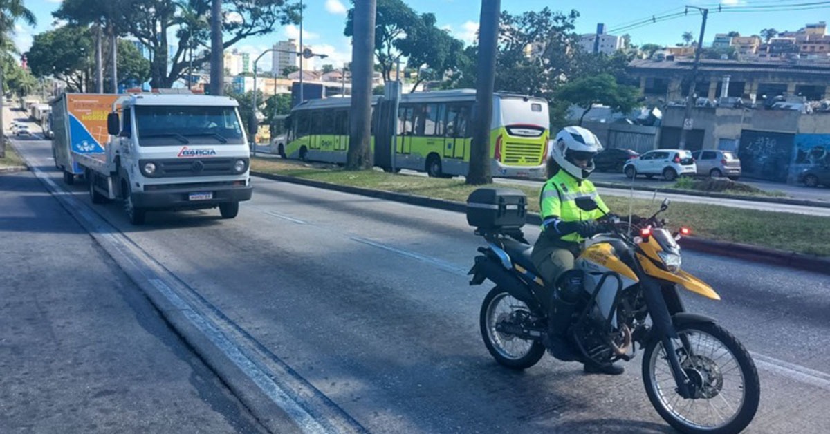 Mulheres na fiscalização do trânsito fazem BH andar a passos largos