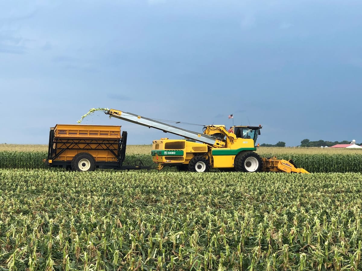 Oxbo investe R$ 50 milhões e inaugura fábrica de equipamentos agrícolas em Uberaba