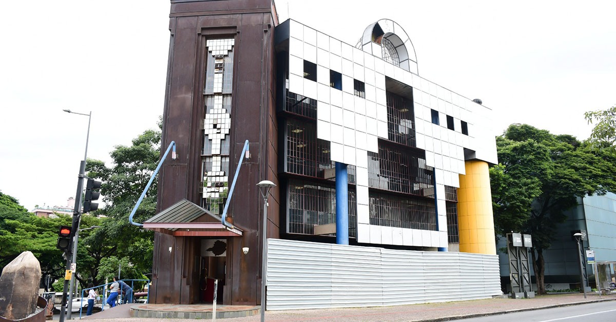 Prédio Rainha da Sucata volta renovado ao Circuito Liberdade