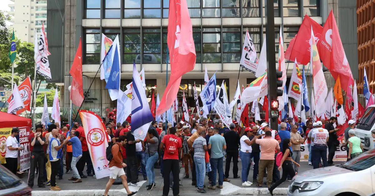Centrais sindicais reivindicam redução da taxa de juros
