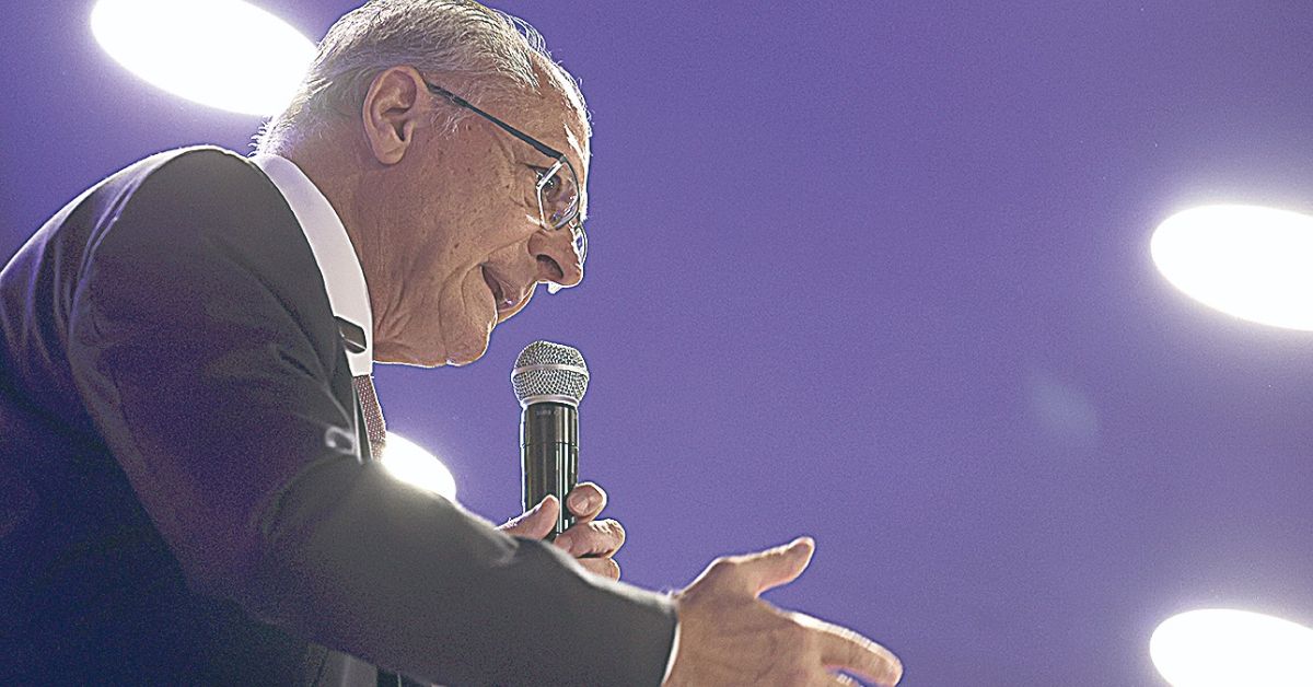 Olho por olho, o máximo que pode acontecer é todo mundo ficar cego, diz Alckmin sobre tarifas