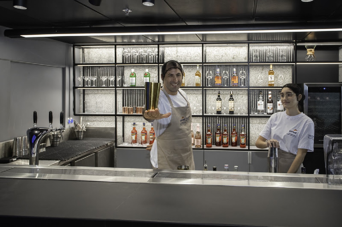 Sistema Fecomércio tem vagas para cursos gratuitos de barista e garçom em Belo Horizonte