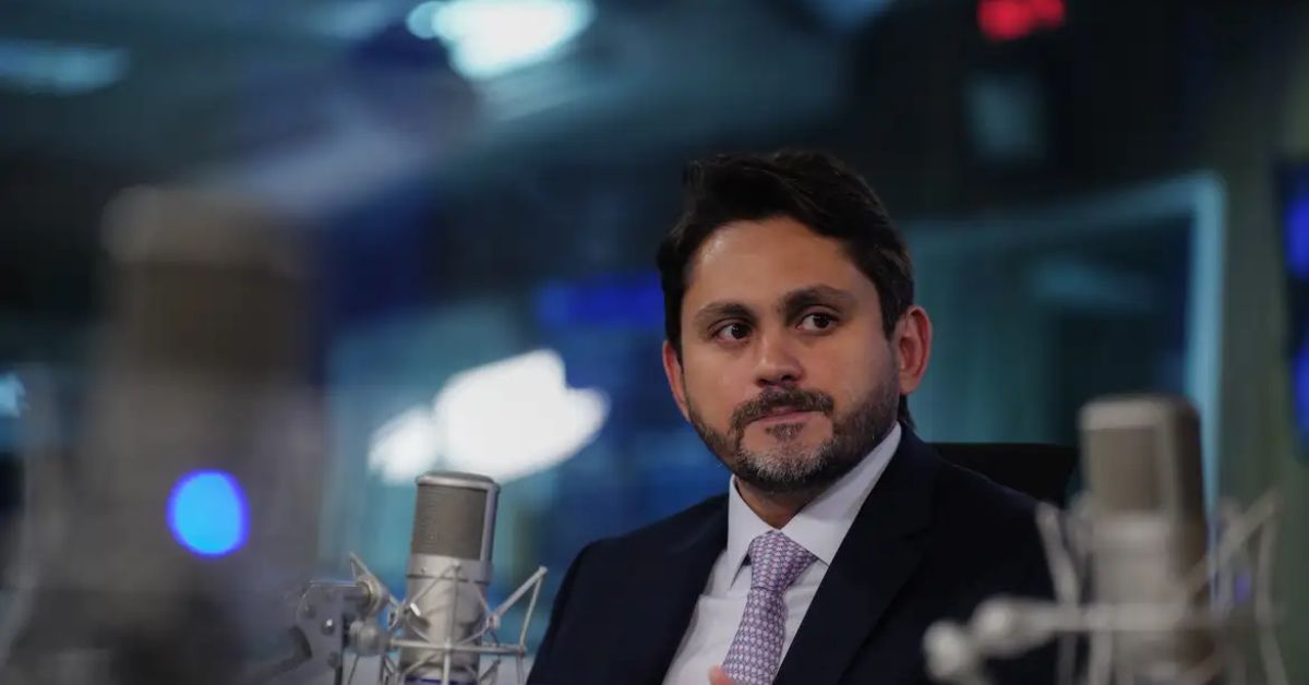 Juscelino Filho oficializa demissão do Ministério das Comunicações