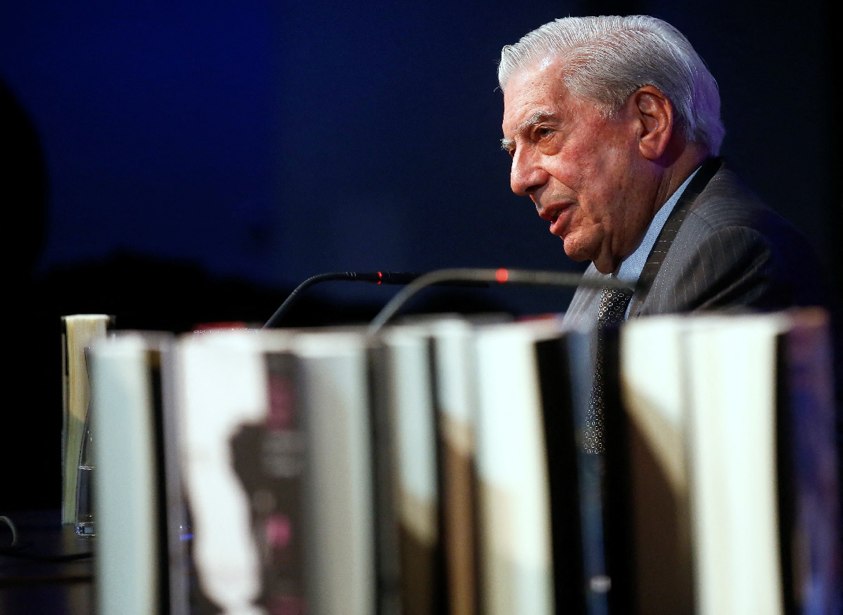 Mario Vargas Llosa, escritor peruano ganhador do prêmio Nobel, morre aos 89 anos