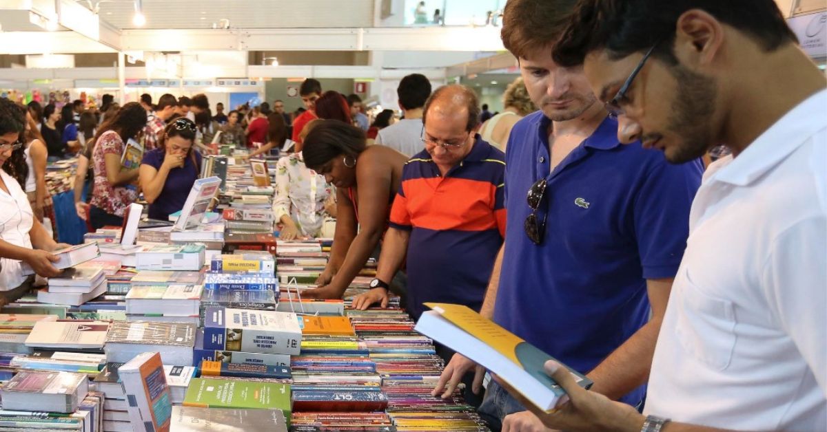 Bienal Mineira do Livro reúne 360 nomes da literatura e 1.400 toneladas de obras