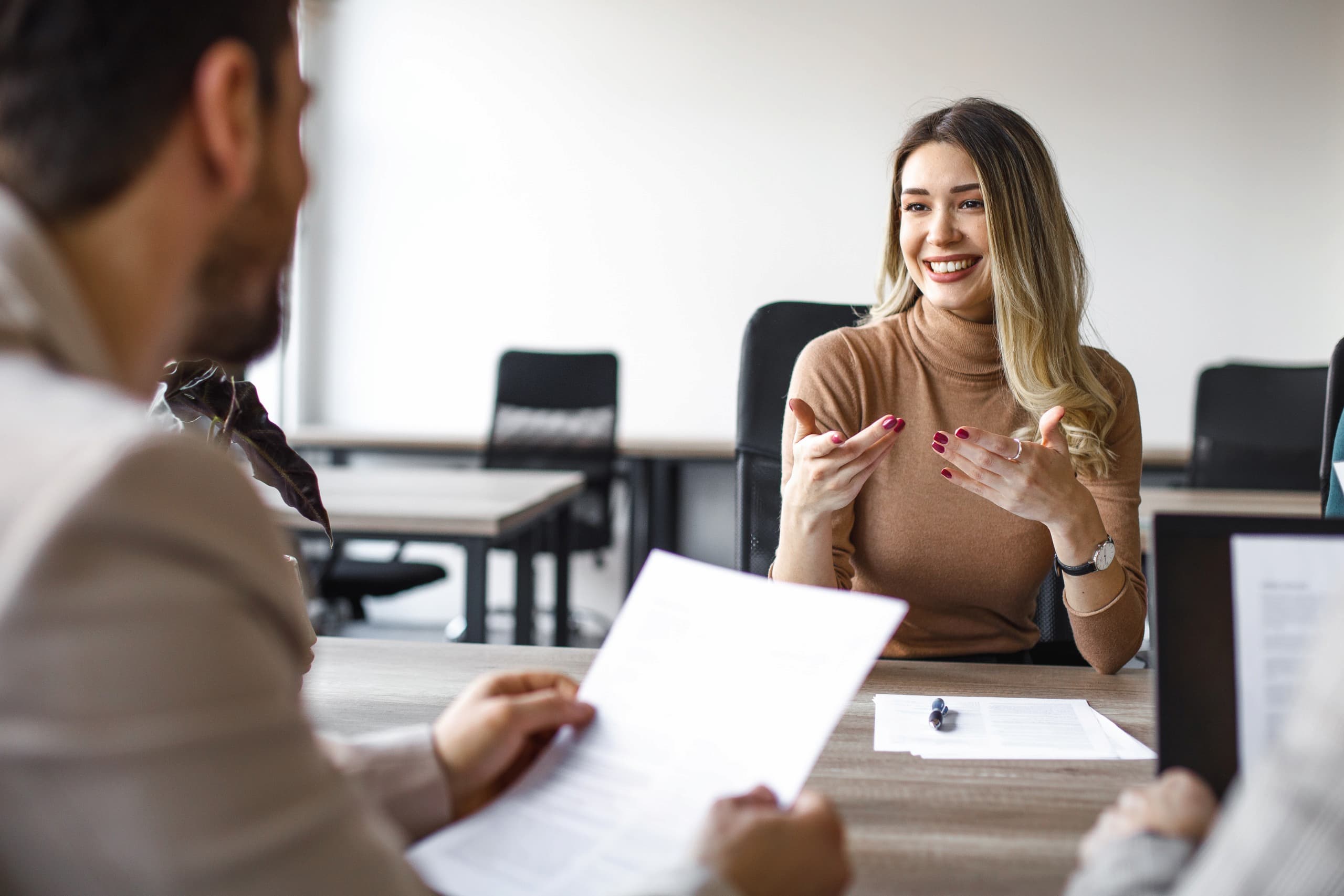 Sete segundos é o tempo ideal para encantar o recrutador na entrevista de emprego; veja como