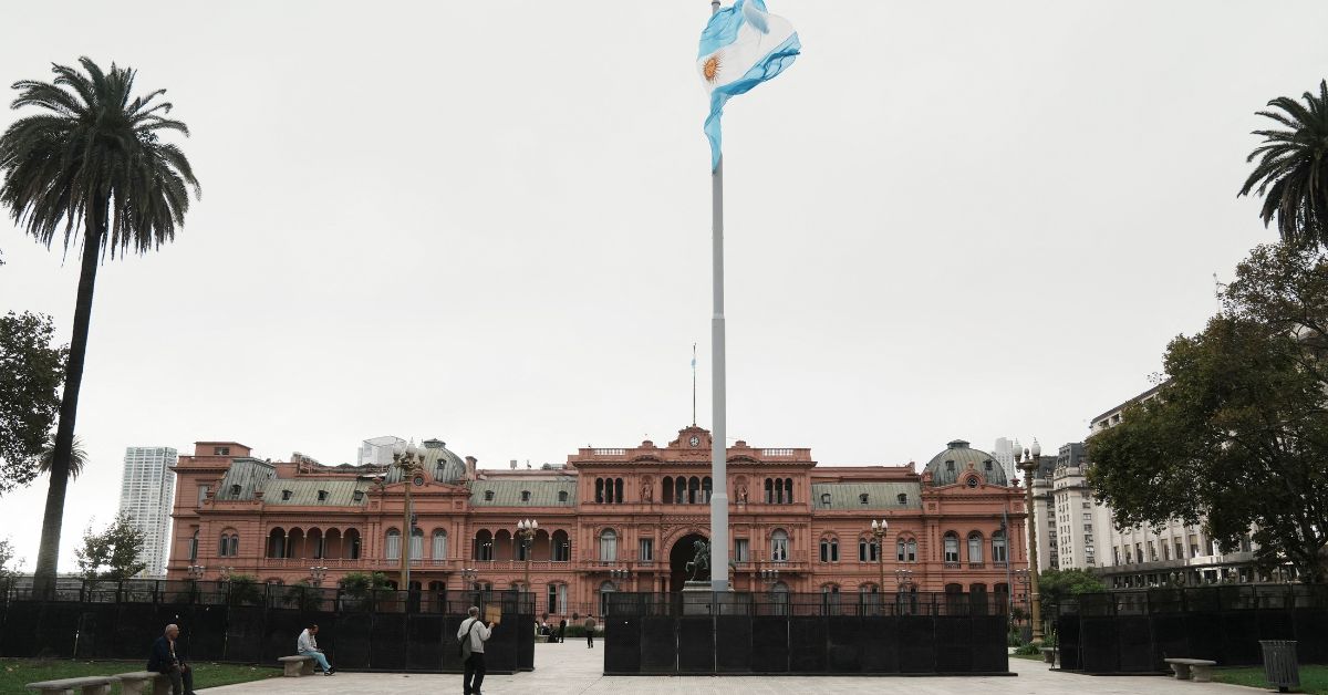 Argentina fecha acordo de US$20 bi com o FMI e derruba controles cambiais