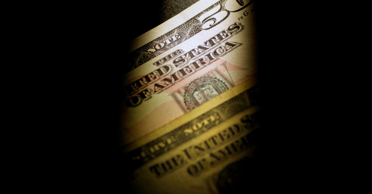Dólar cai pela 7ª sessão ante o real em sintonia com o exterior
