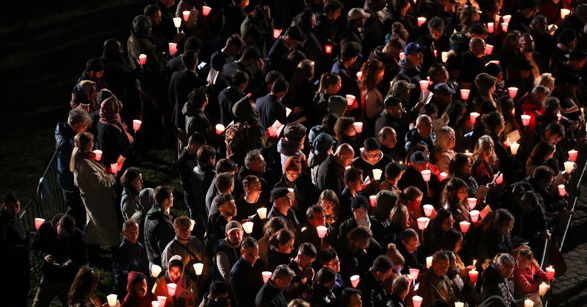 Ainda em recuperação, papa Francisco não participa de procissão anual da Sexta-feira Santa em Roma