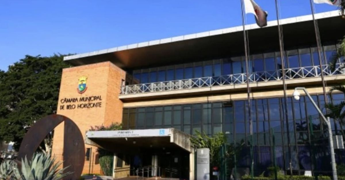Terceirizados da Câmara de BH denunciam atrasos salariais e falta de vale-transporte e alimentação 