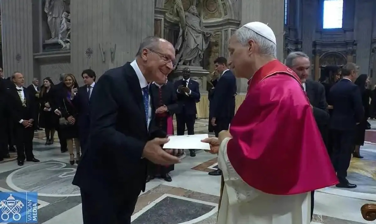 Alckmin se encontra com papa Leão XIV e entrega carta de Lula com convite para COP-30
