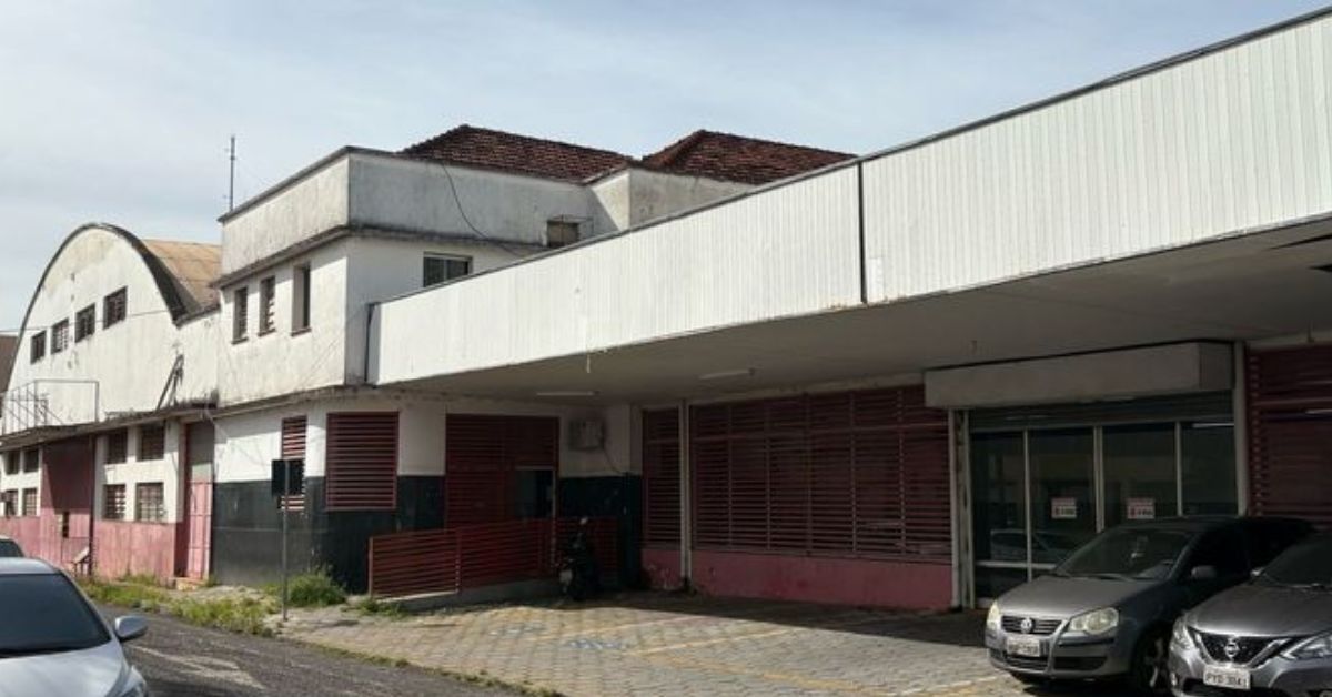 Governo de Minas lança edital para leilão virtual de 19 imóveis do Estado; veja os locais