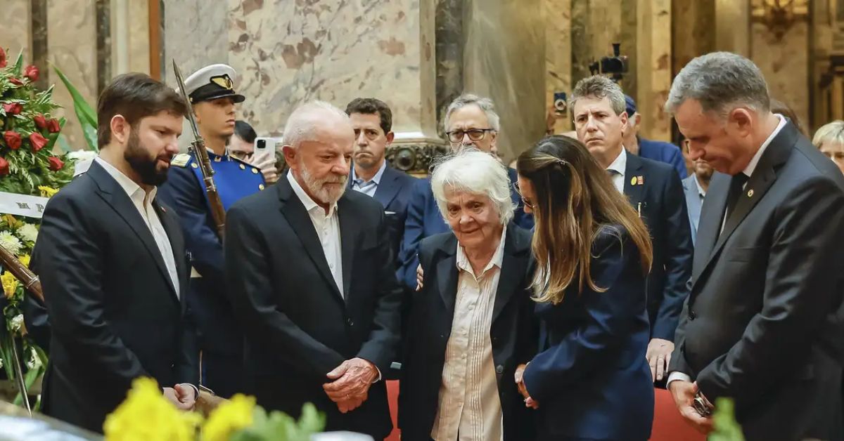 Milhares de uruguaios se despedem de Pepe Mujica em funeral