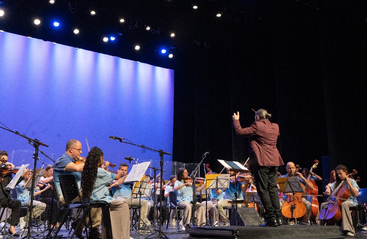 Orquestra de Câmara convida Adriana Araújo para um concerto em homenagem ao samba