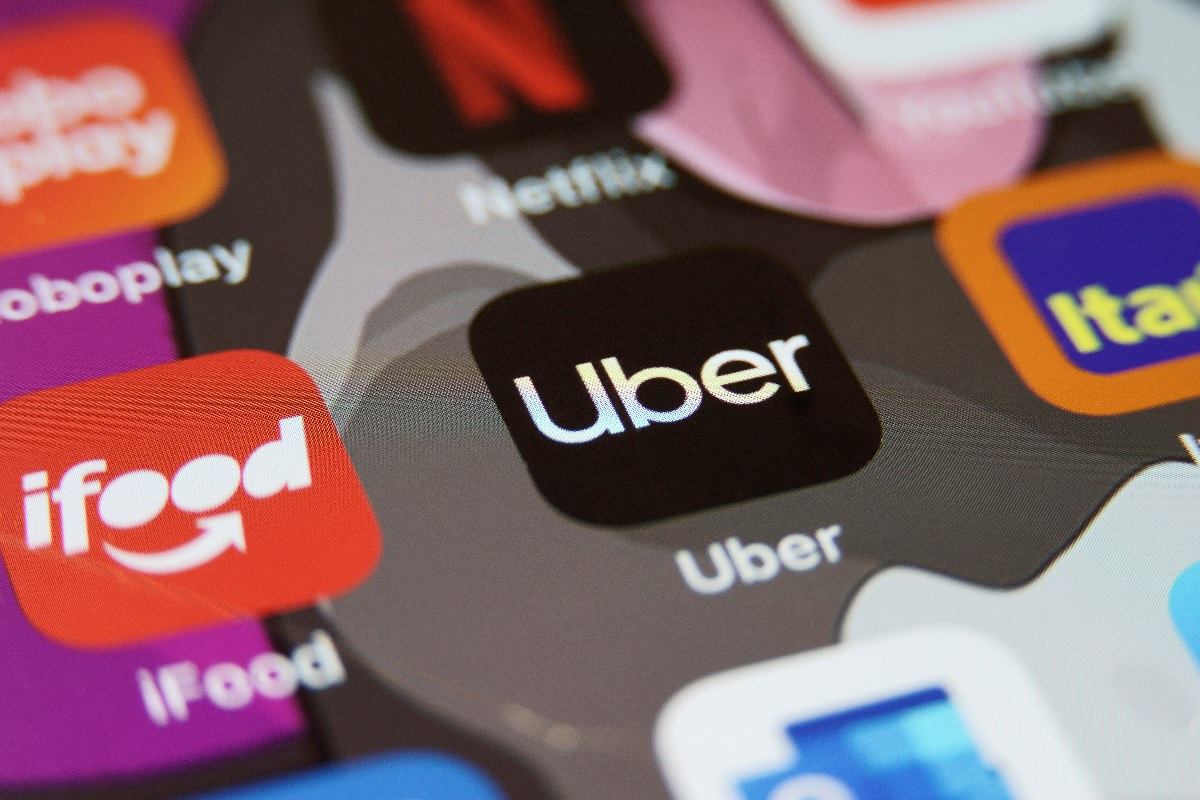 Uber e iFood anunciam parceria no Brasil para compartilhar serviços