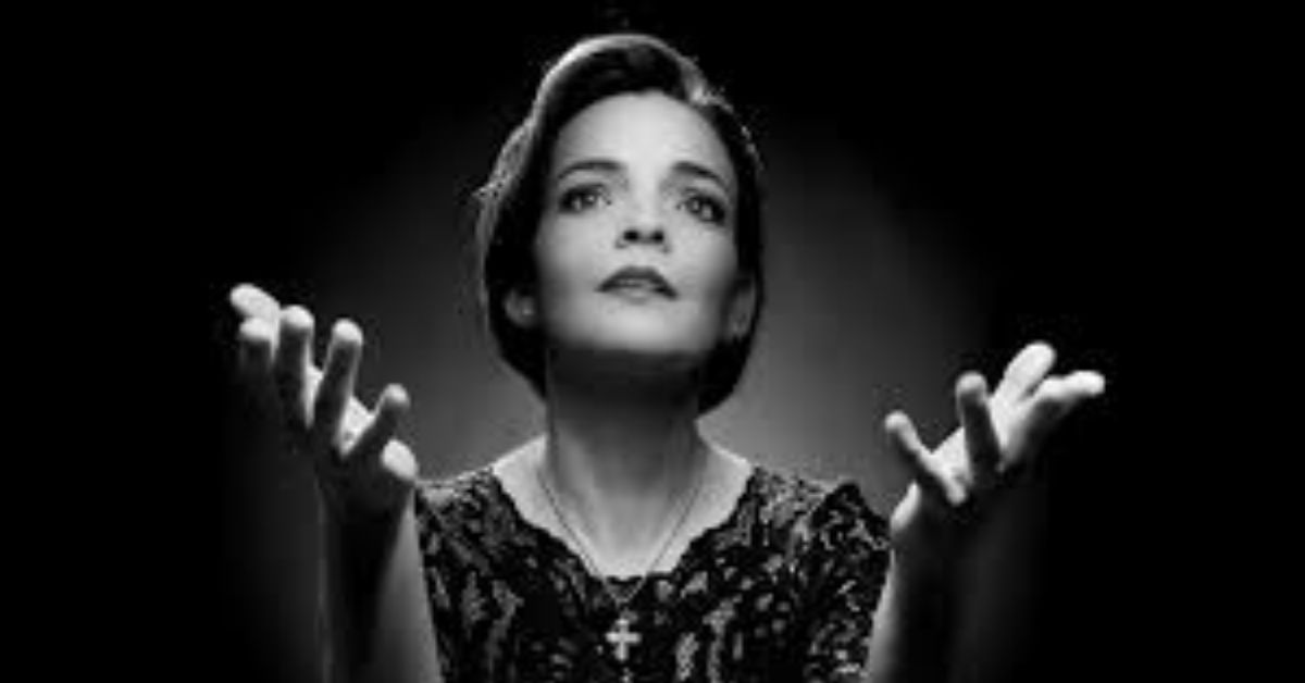 Maior intérprete de Piaf no mundo se apresenta em BH