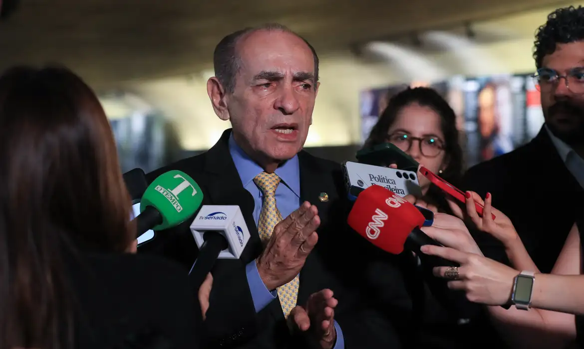 Fim da reeleição para cargos do Executivo é aprovado no Senado