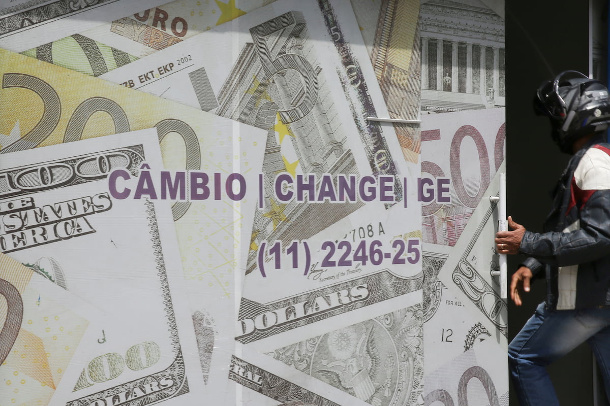 Risco fiscal nos Estados Unidos faz dólar ceder ante o real