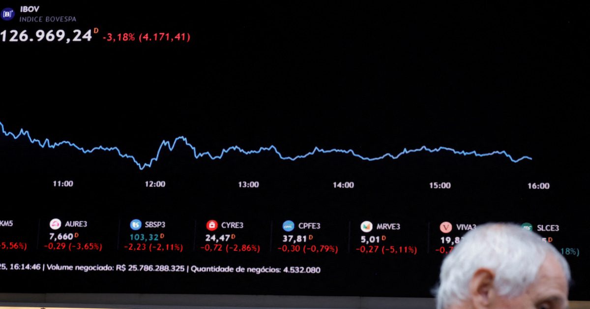 Ibovespa fecha em queda pressionado por Vale na volta do Carnaval