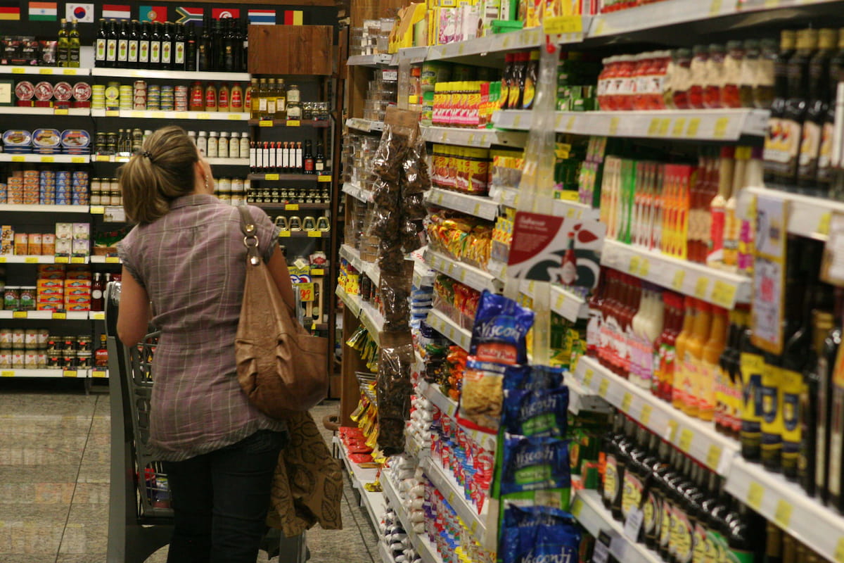 Supermercados defendem contrato de trabalho por hora
