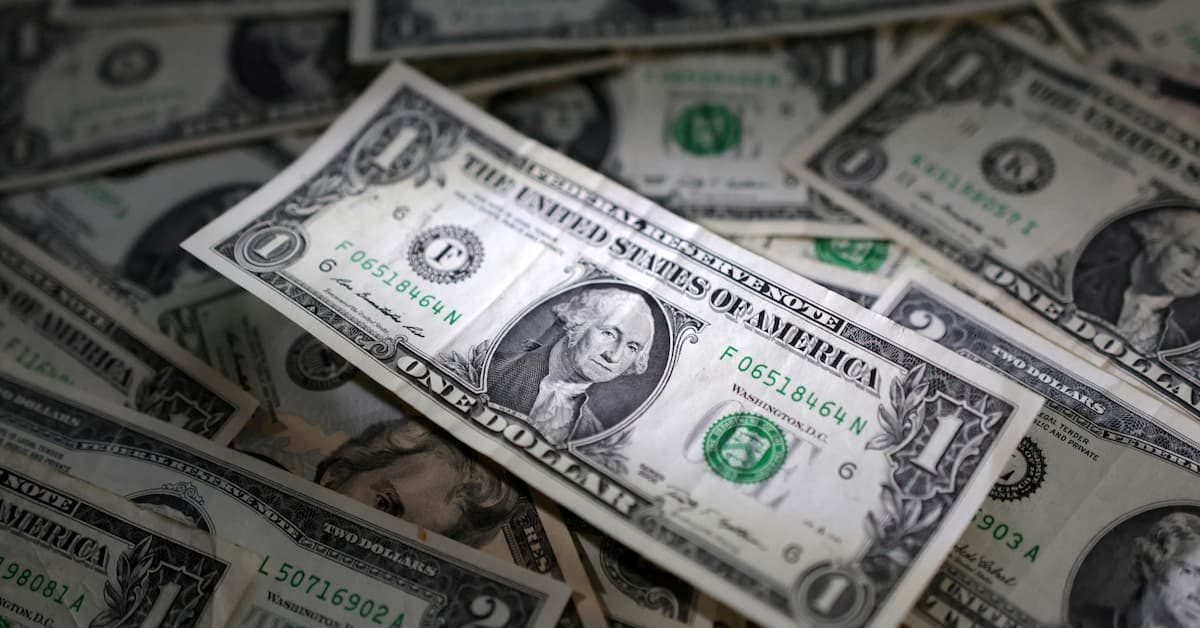 Apesar de aversão a risco, dólar cai frente ao real com alta do petróleo