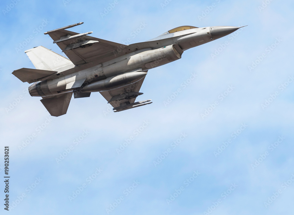 EUA deslocam jatos de combate para Oriente Médio em meio à guerra entre Israel e Irã