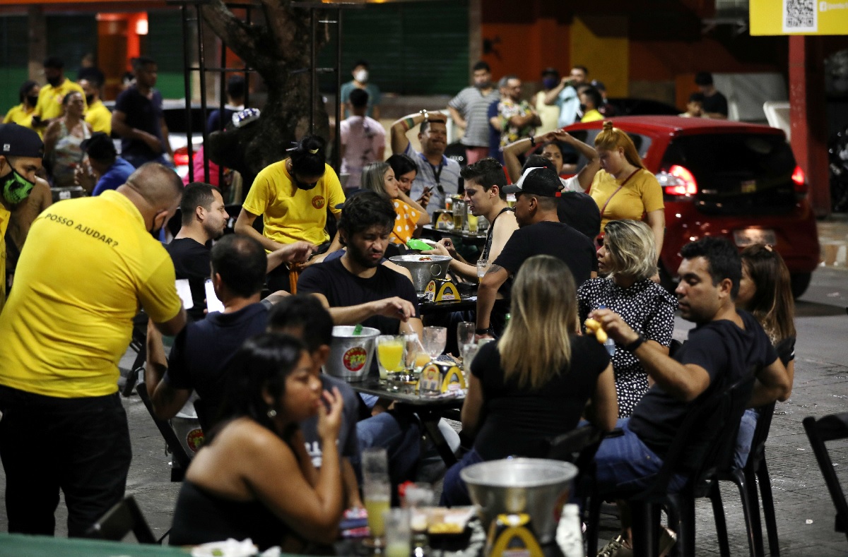 Com demanda fraca, setor de serviços do Brasil tem segundo mês seguido de contração em maio