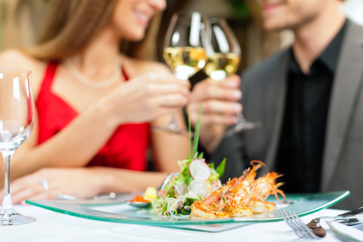 Casais devem comemorar Dia dos Namorados em restaurantes em BH