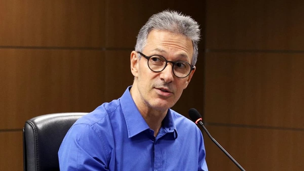 Após sancionar reajuste em taxa de cartórios em mais de 200%, Zema critica Lula por aumento de impostos