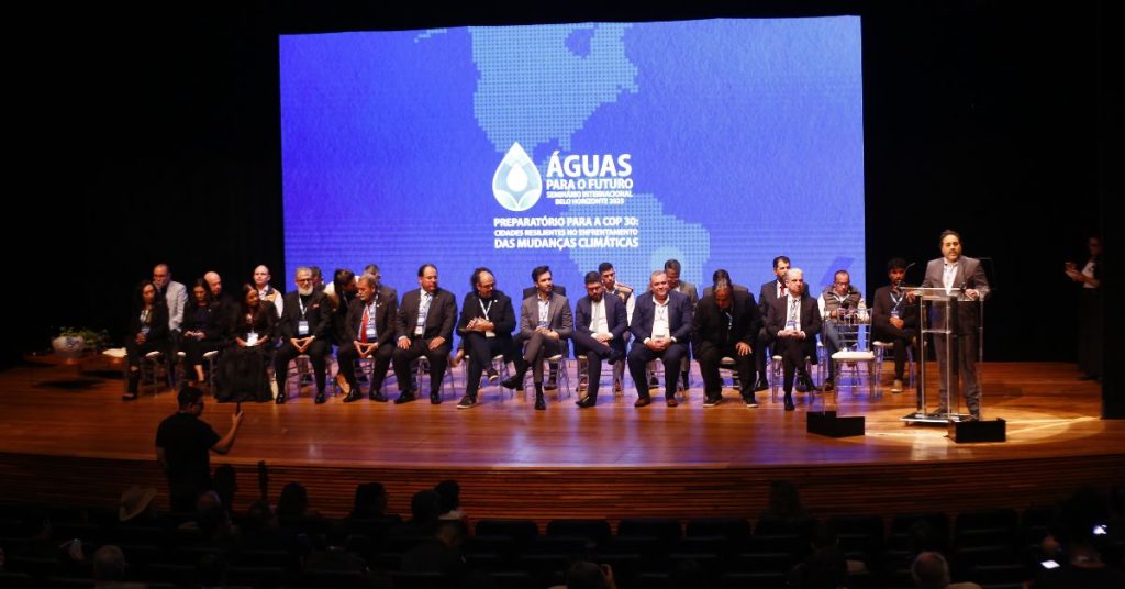Cerimônia de abertura do evento Águas para o Futuro 2025.
