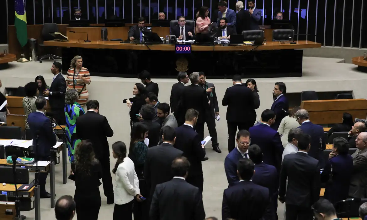 Câmara aprova projeto que derruba aumento do IOF por 383 a 98; texto segue para o Senado
