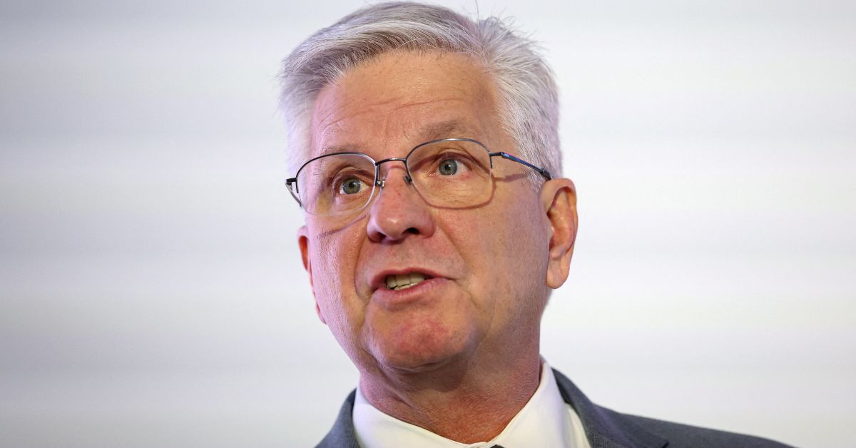 Diretor do Fed diz que corte de juros deve ser considerado em julho devido a dados de inflação