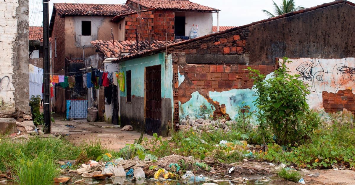 Banco Mundial alerta para aumento da pobreza extrema em países afetados por conflitos