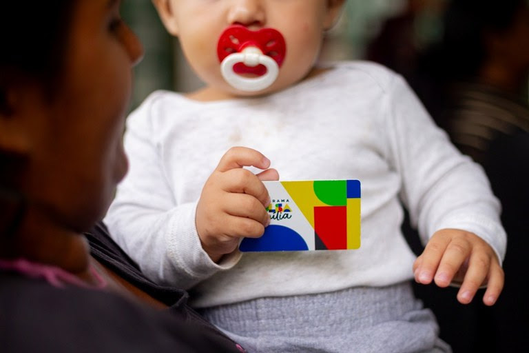Bolsa Família de junho começa a ser depositado para 1,5 milhão de famílias em Minas; veja o calendário