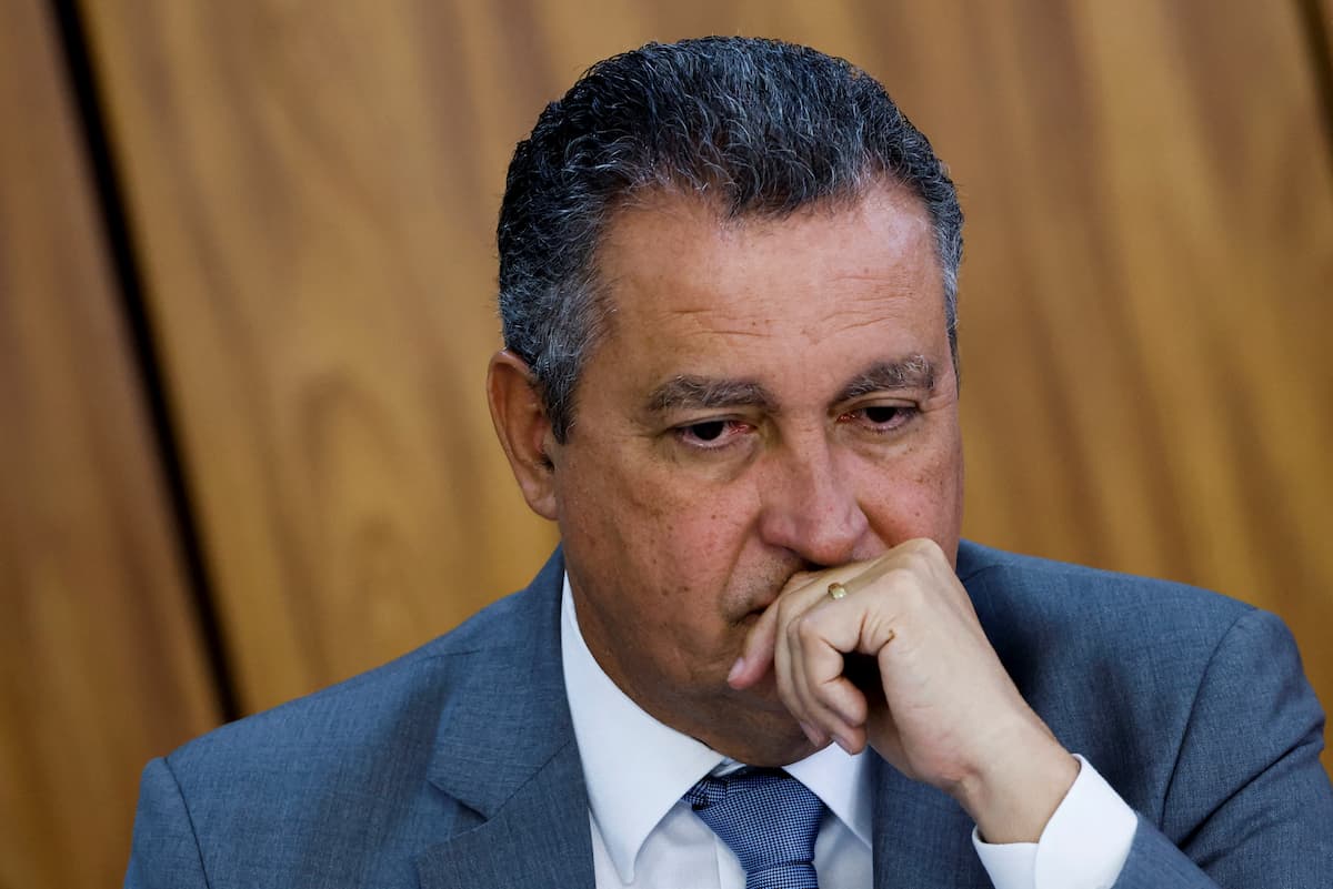 Desvincular salário mínimo da aposentadoria colocaria idosos em condição desumana, diz Rui Costa