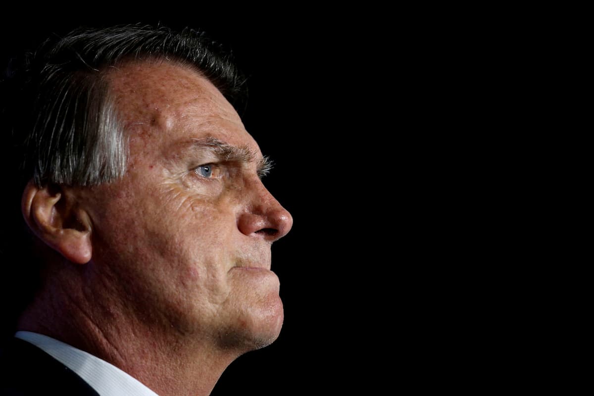 Ex-presidente Bolsonaro é alvo de operação da Polícia Federal sob ordem do STF