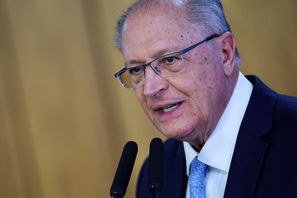 Alckmin se reúne com Embraer, JBS, Raízen, Weg e Suzano em encontro sobre tarifaço dos EUA