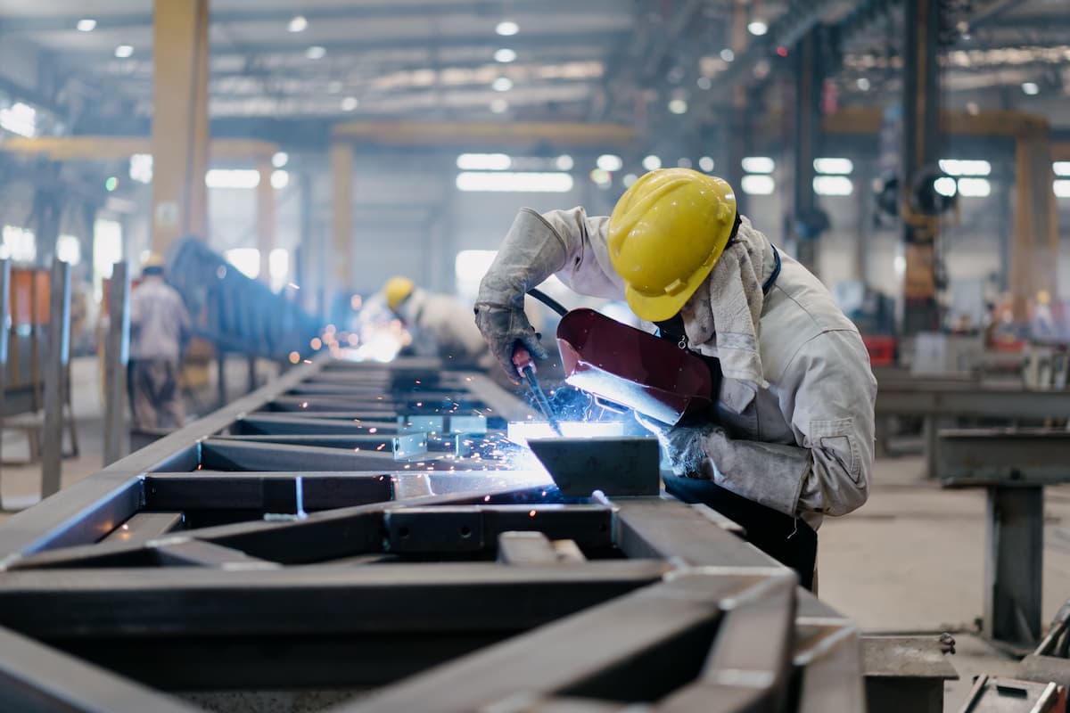 Produção da indústria volta a subir em Minas Gerais no mês de julho