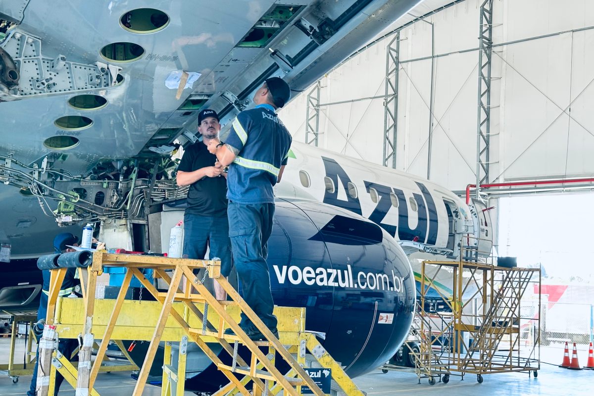 Azul inicia manutenção pesada de jatos Embraer E2 no Aeroporto da Pampulha