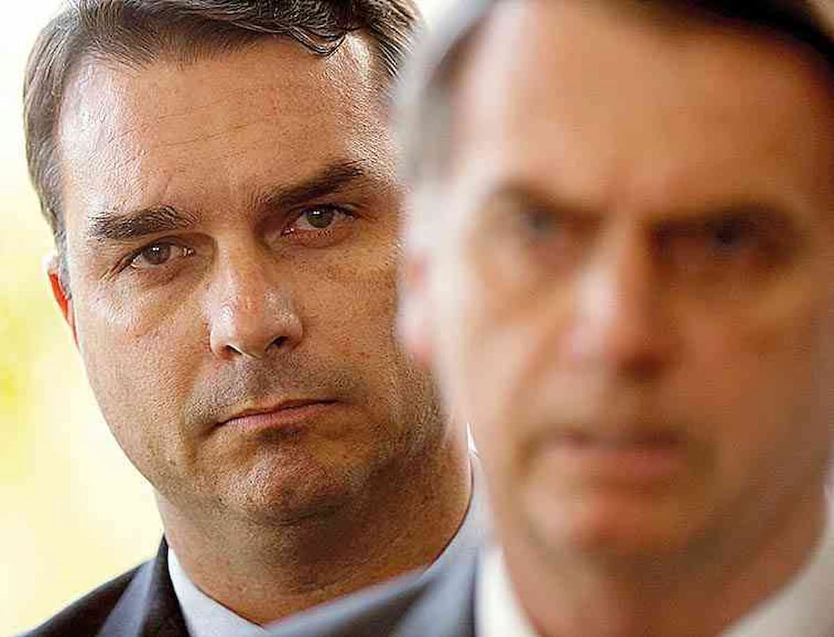 Lindbergh pede inclusão de Flávio e Jair Bolsonaro em inquérito por obstrução de investigação