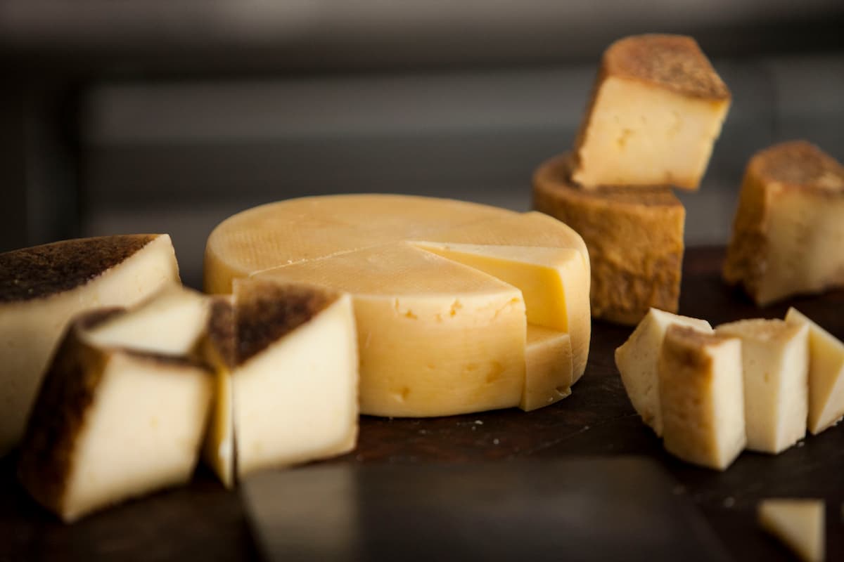 Queijoteca busca preservar especificidades e sabores dos queijos artesanais mineiros