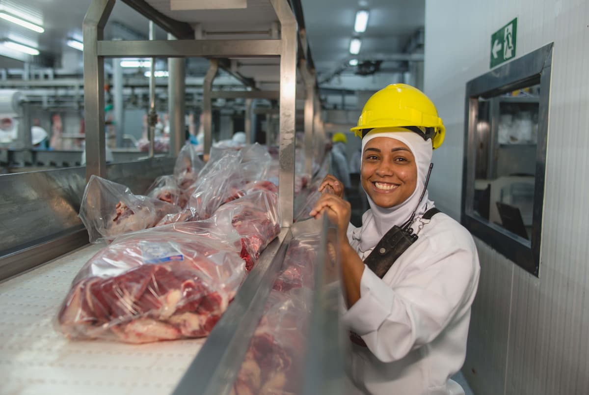 Plena Alimentos realiza mutirão de contratação para unidade em Contagem