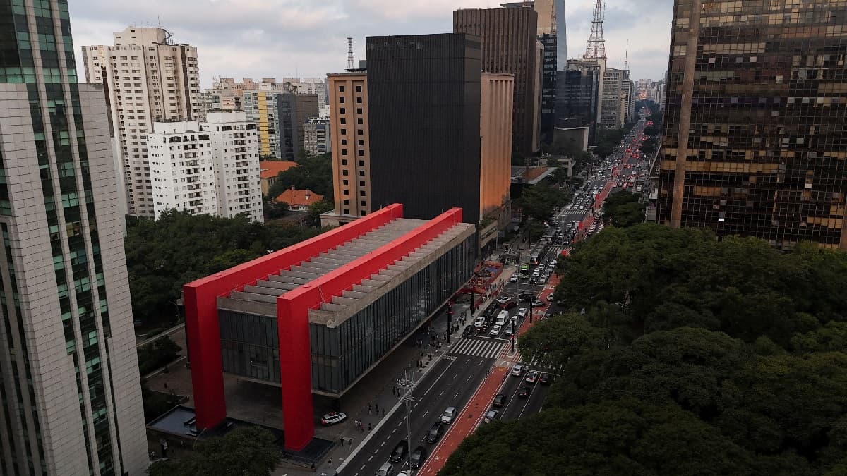 FMI eleva projeção de crescimento do Brasil em 2026, mas ainda vê leve desaceleração