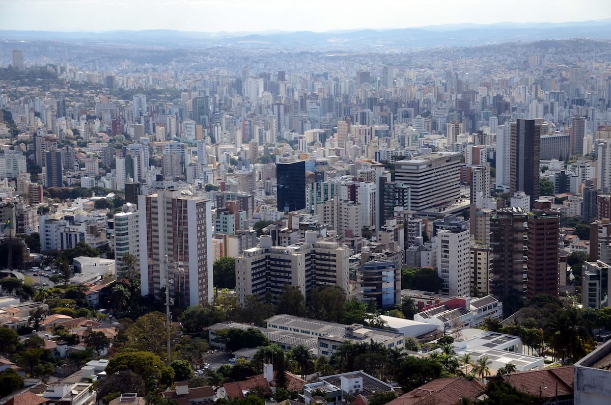 Financiar imóvel em BH exige renda de R$ 1,7 mil a R$ 50 mil por mês