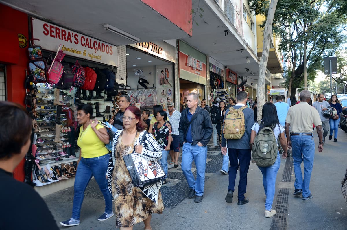 Confiança do consumidor cai 0,5 ponto em agosto ante julho, para 86,2 pontos, afirma FGV
