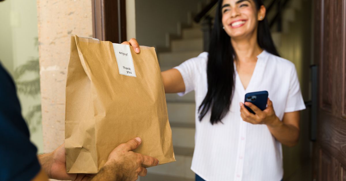 Dark kitchens: como empreender com serviço de delivery de alimentação 