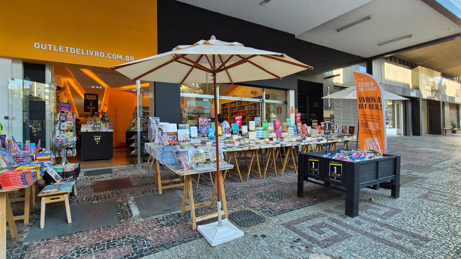 Feira do Livro a R$ 1 é prorrogada após vender 50 mil obras em BH; veja onde