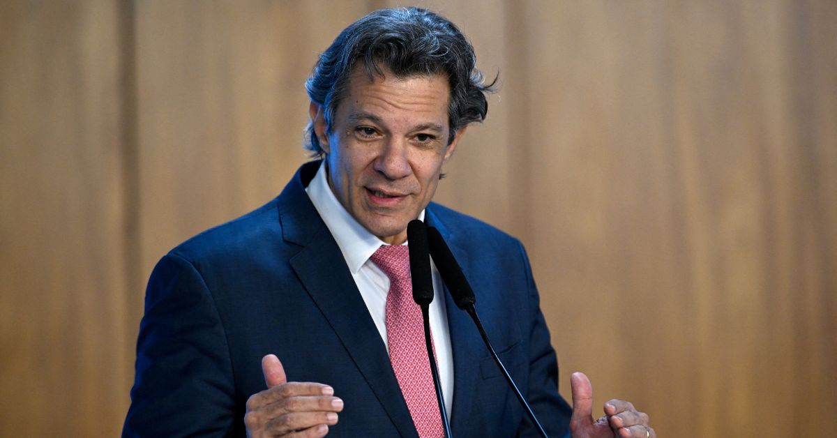 Reclamar do Pix é o mesmo que defender telefone fixo no lugar do celular, afirma Haddad